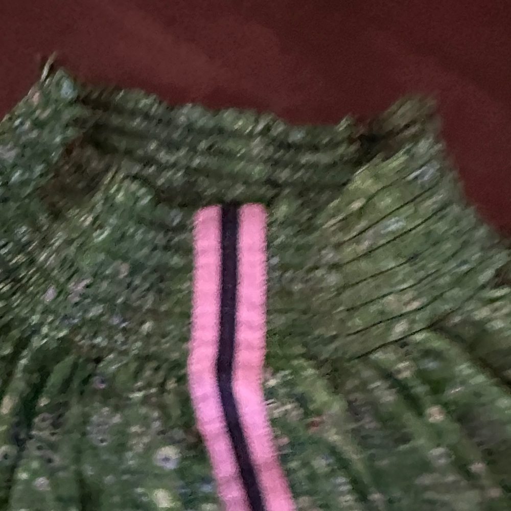 Rungolee Green Floral Women's Top - Picture 4 of 4